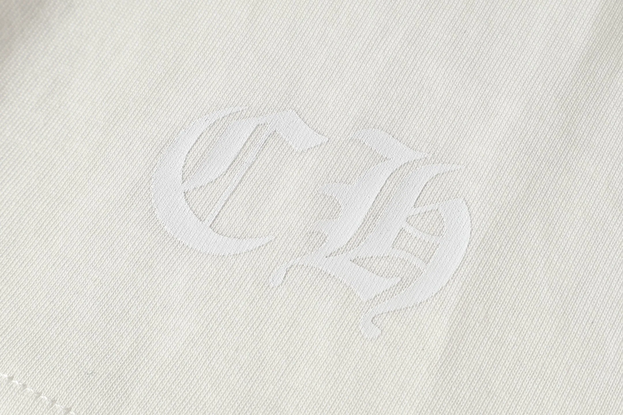 P150 Cross-border running quantity model, please do not place an order if you are pursuing quality - Chrome Hearts/Chrome Heart Cross Sanskrit short-sleeved T-shirt - High weight, high density and high quality. The wool is soft, delicate and skin-friendly. It feels soft and silky. It has excellent warmth and skin-friendly properties. - Customized weaving and dyeing, no color difference. No matter the fabric or workmanship details, it is better than the ordinary version on the market. -Colour: black white -Size: S M L XL